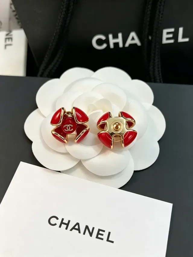 Chanel Camellia أحمر ذهب مينا بتلة أقراط 5