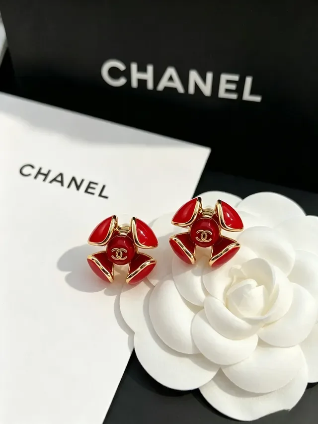 Chanel Camellia أحمر ذهب مينا بتلة أقراط 6