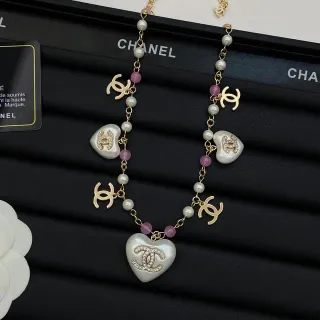 Chanel CC قلادة سحر قلب سلسلة أبيض وردي لون ذهبي سلسلة لؤلؤي سحر قلادة