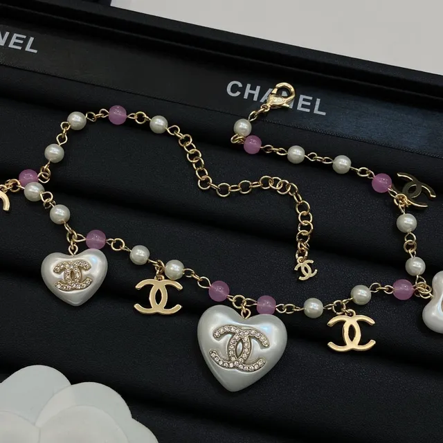 Chanel CC Collar con encanto de corazón Cadena blanco rosa tono dorado Cadena charms perlados Collar 3