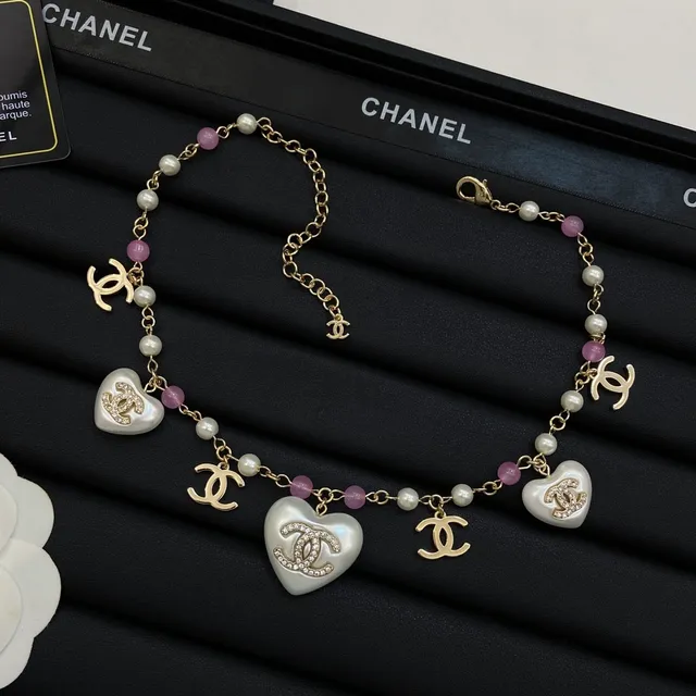 Chanel CC Collar con encanto de corazón Cadena blanco rosa tono dorado Cadena charms perlados Collar 4
