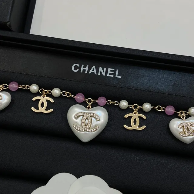 Chanel CC Collar con encanto de corazón Cadena blanco rosa tono dorado Cadena charms perlados Collar 6