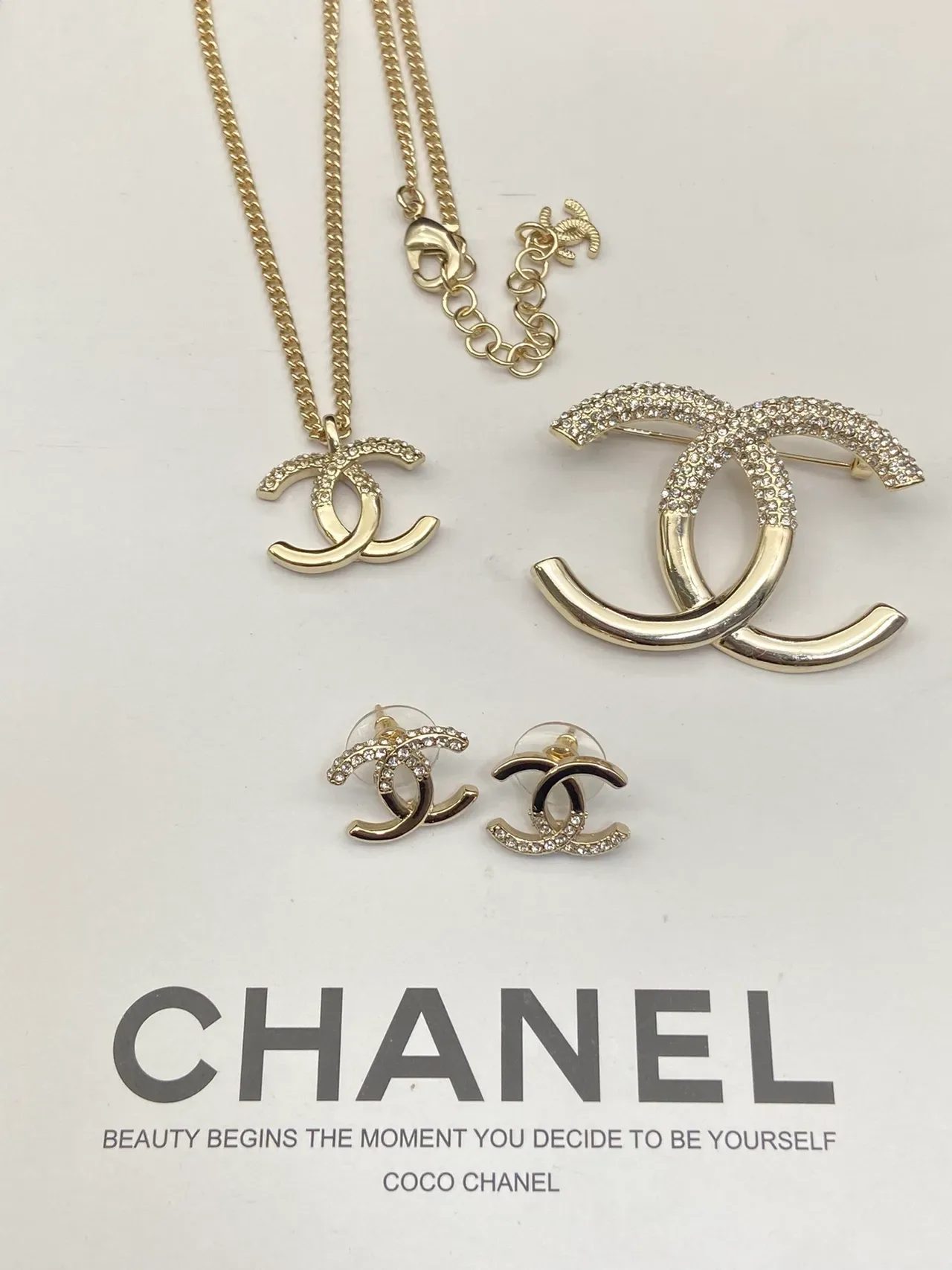Chanel CC Logo 金银 互锁 水晶镶嵌 项链 3