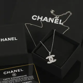 Chanel CC Logo Pendant चांदी काला Interlocking Pavé-Set क्रिस्टल नेकलेस