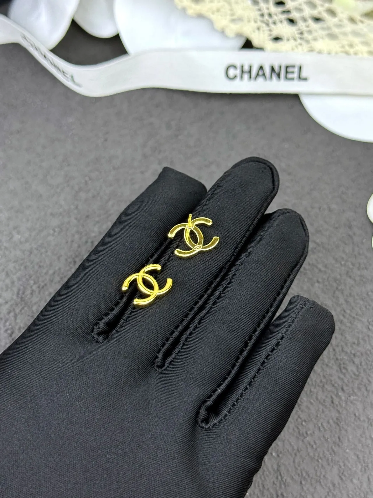 Chanel CC Logo Stud Gold Interlocking Polished Earrings 3