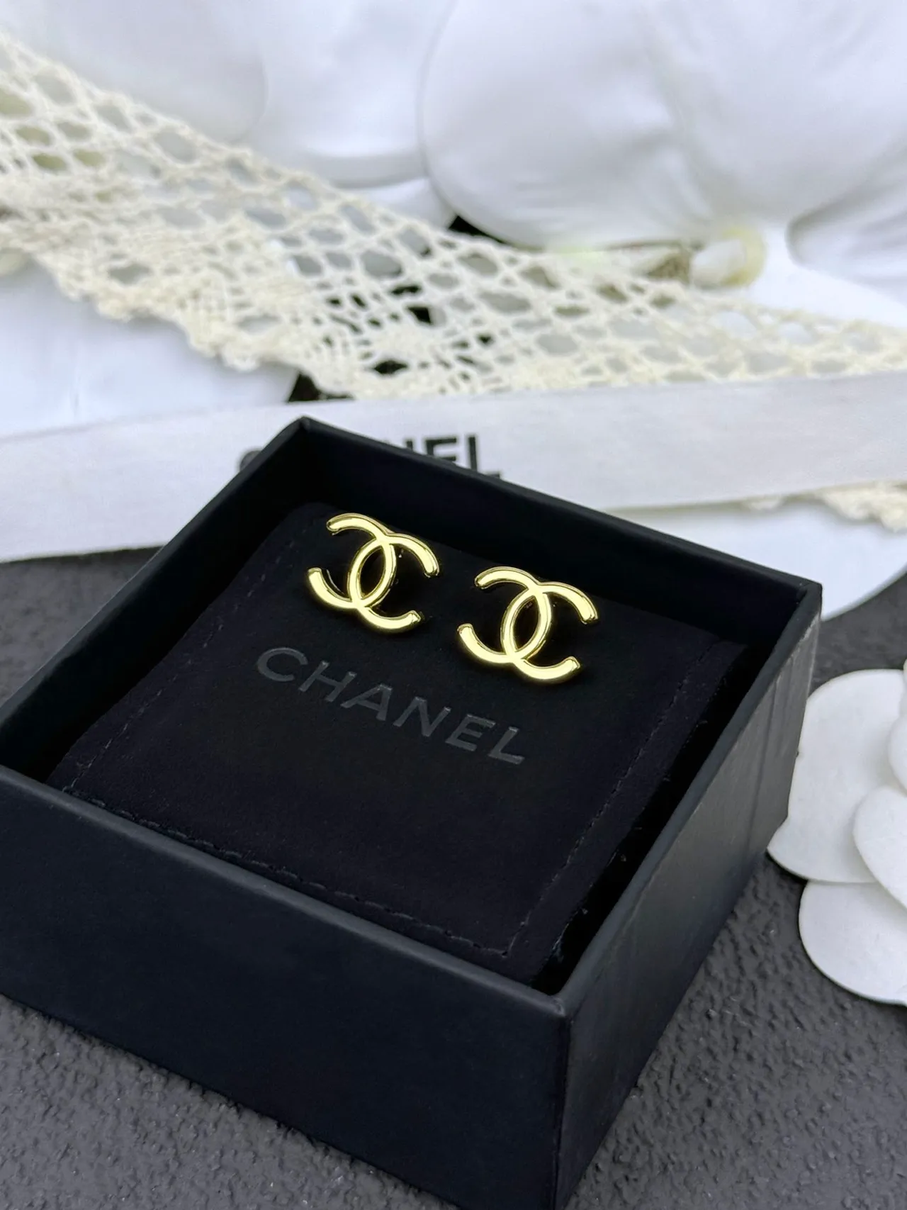 Chanel CC Logo Stud Gold Interlocking Polished Earrings 5
