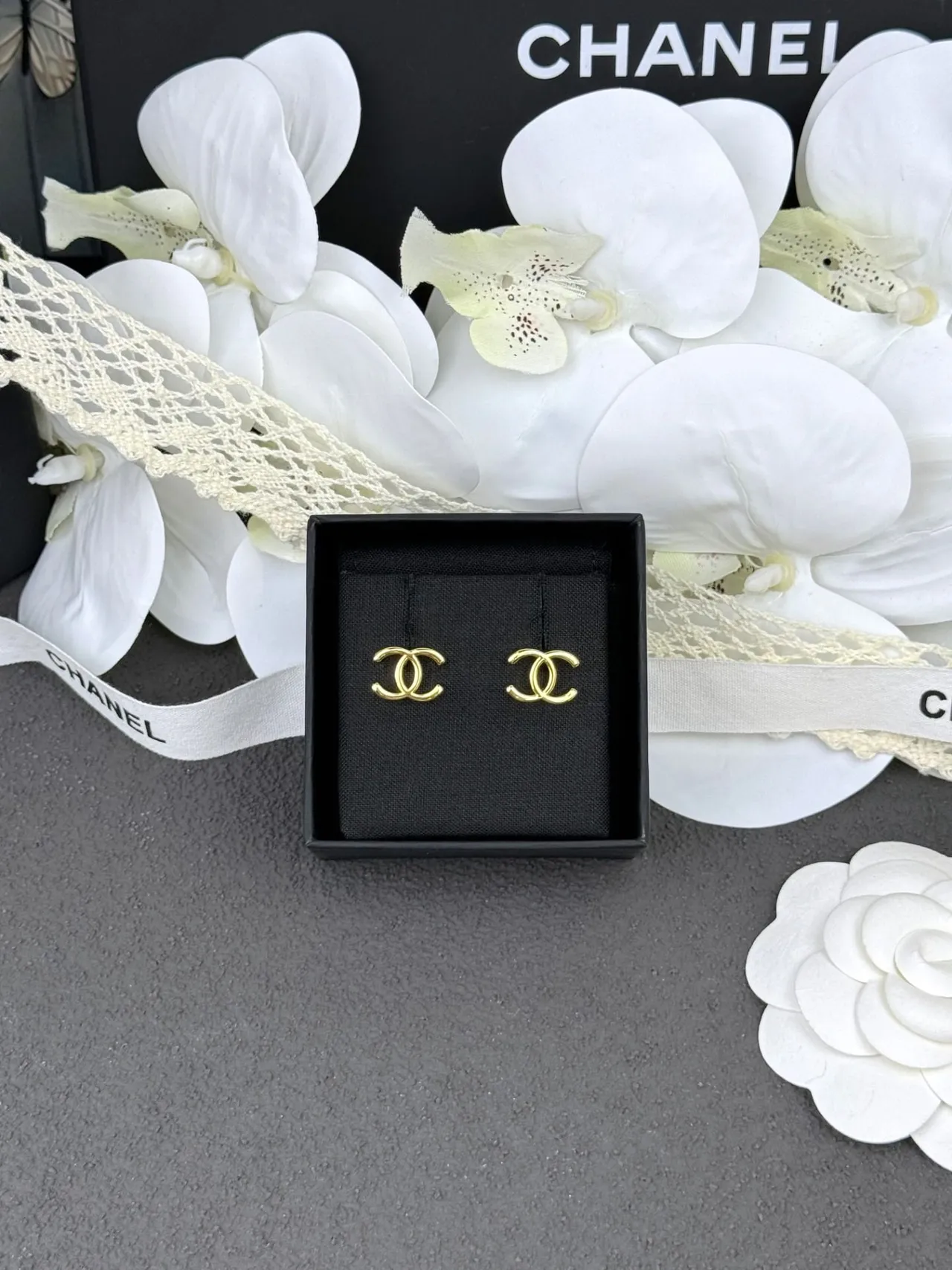 Chanel CC Logo Stud Gold Interlocking Polished Earrings 6