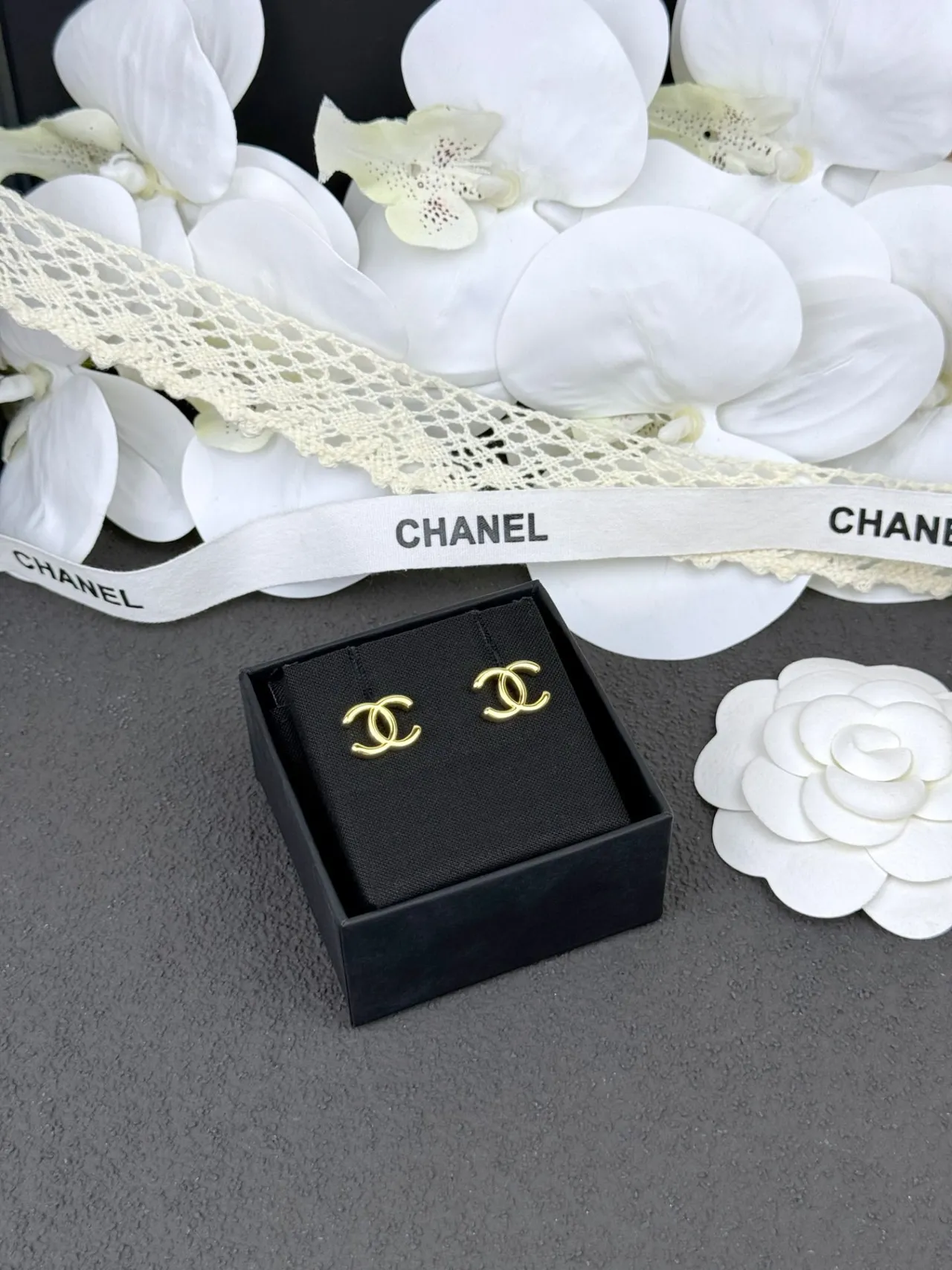 Chanel CC Logo Stud Gold Interlocking Polished Earrings 7