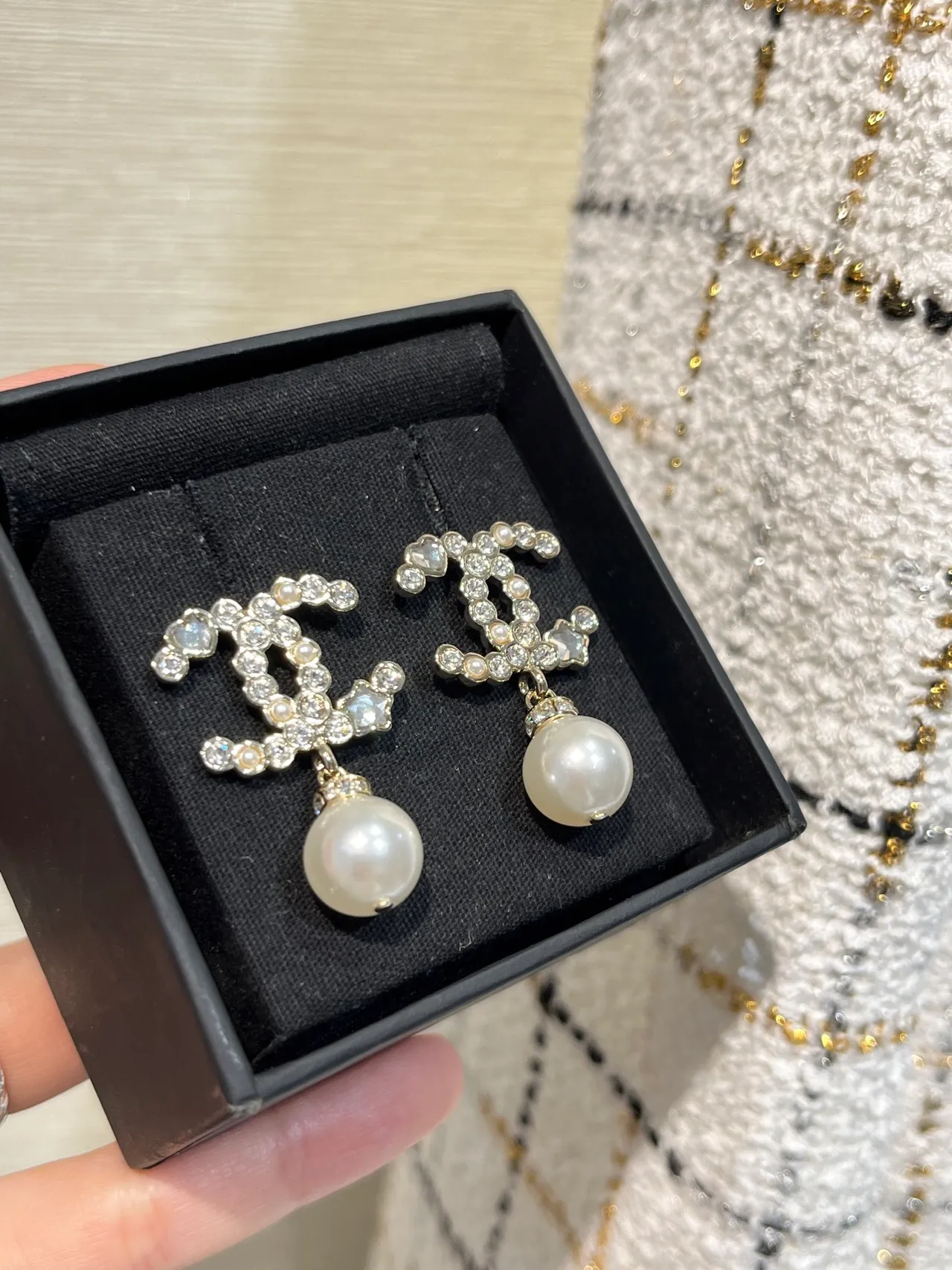 Chanel CC Boucles d'oreilles perles pendantes White Gold cristal incrusté Logo Dangle 3