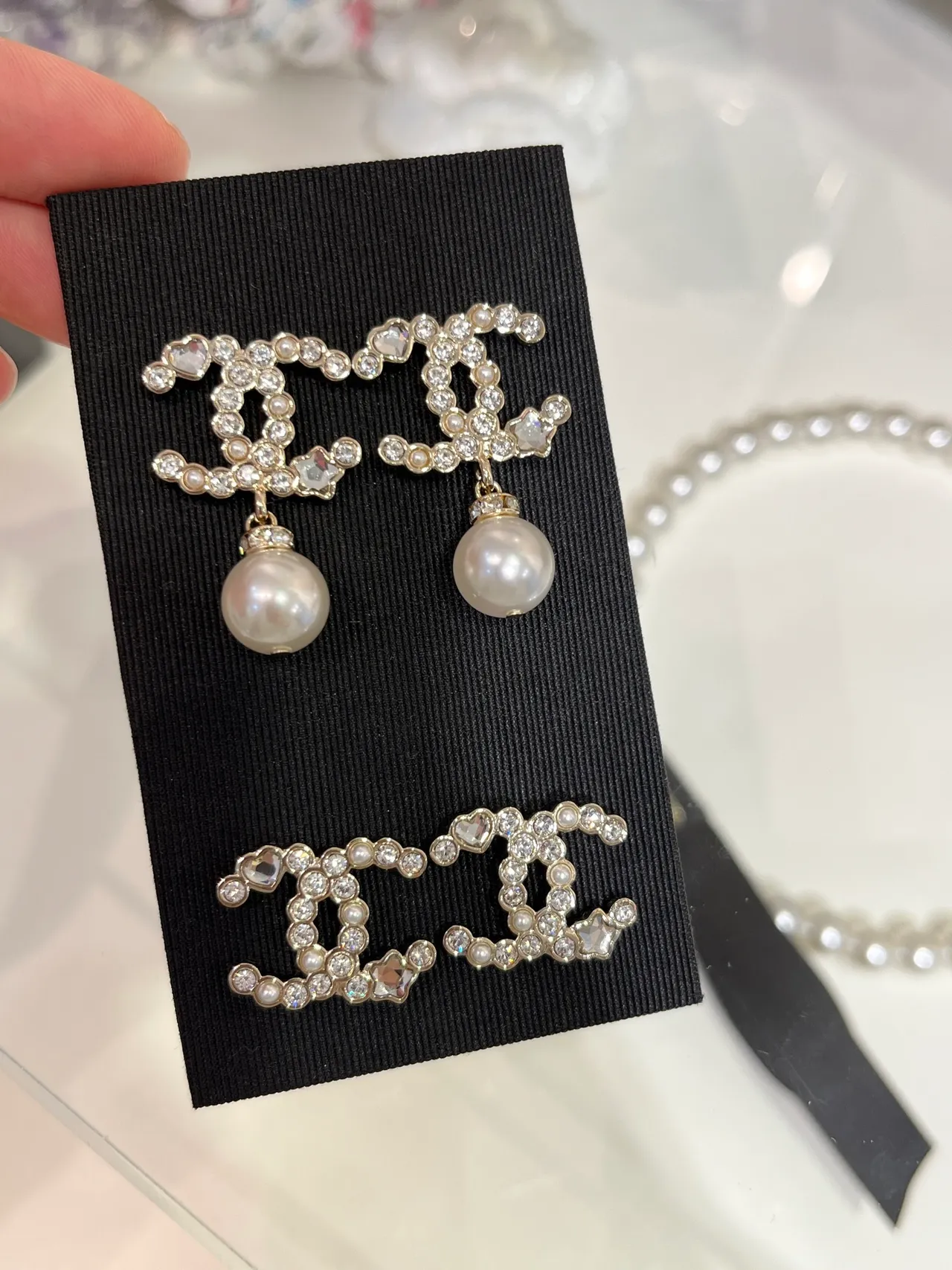 Chanel CC Boucles d'oreilles perles pendantes White Gold cristal incrusté Logo Dangle 4