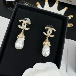 Chanel CC মুক্তার ঝুল ড্রপ সাদা সোনা লোগো Pavé ব্যারোক ইয়াররিংস
