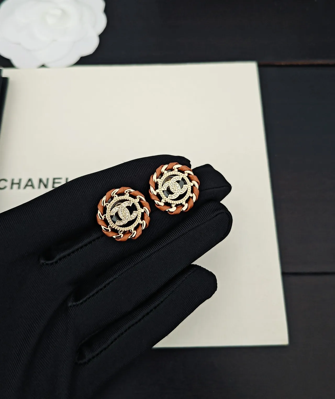 Chanel CC Stud ذهبي بني دائري مضفر جلد زينة أقراط 2