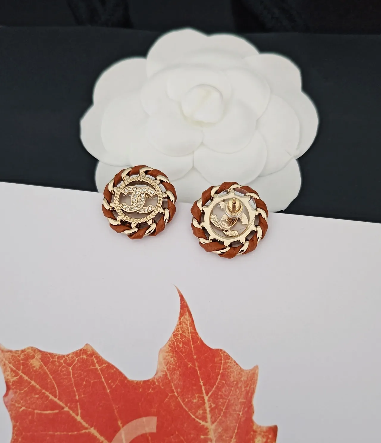 Chanel CC Stud ذهبي بني دائري مضفر جلد زينة أقراط 3