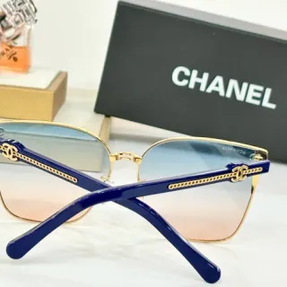 Chanel Detalhe de Elos de Corrente Azul e Dourado Óculos de Sol