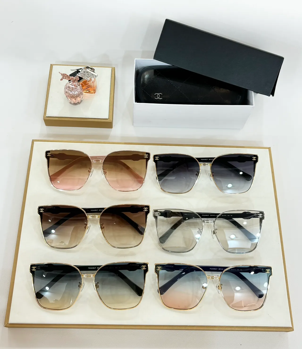 Chanel تفاصيل السلاسل الزرقاء والذهبية النظارات الشمسية 3