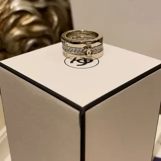 Chanel Coco Crush فضي شفاف متعدد الطبقات متعدد النطاقات Pavé كريستال خاتم