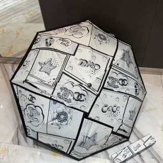 Chanel कॉमिक प्रिंट सफेद काला एकरंग हैंडबैग