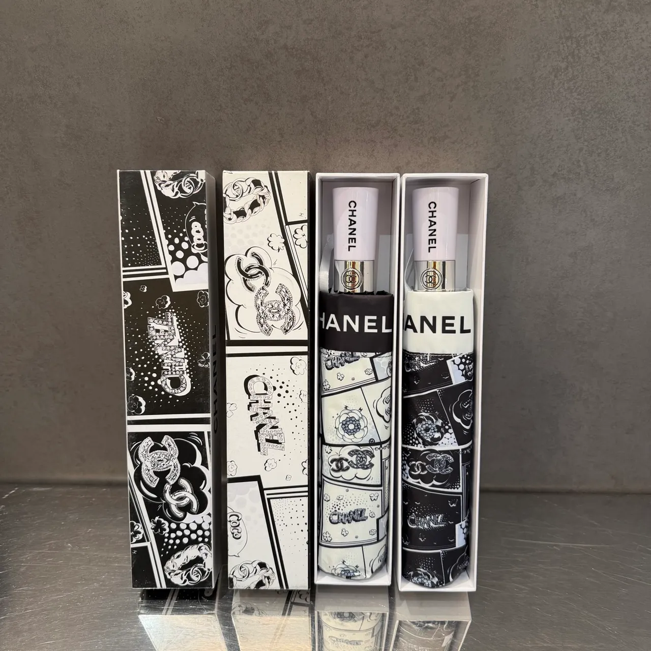 Chanel कমिक प्रिंट सादा कालो एकरंगा हैंडबैग 2