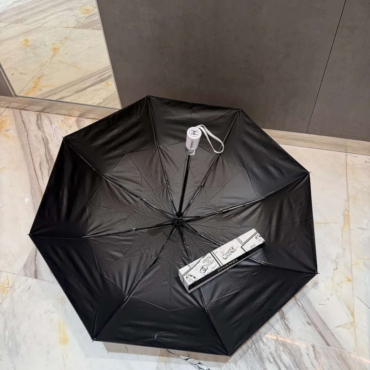 Chanel कমिक प्रिंट सादा कालो एकरंगा हैंडबैग 3
