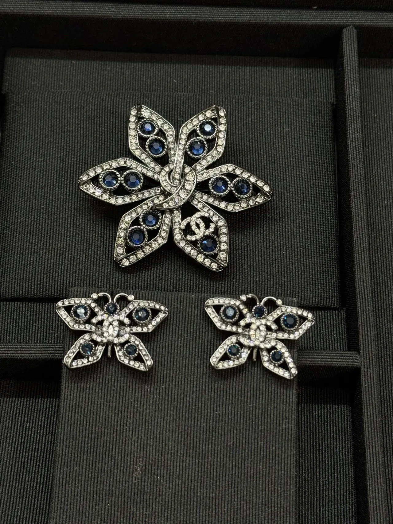 Chanel 花朵胸针 银蓝图案 水晶镶嵌胸针 3