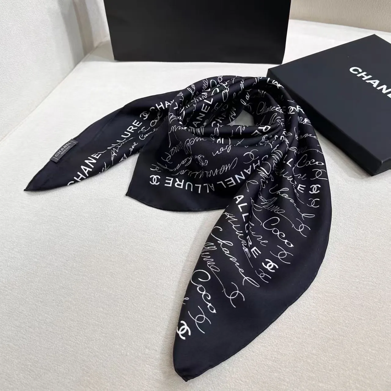 Chanel Robe overlay transparente imprimée motif floral journal 5