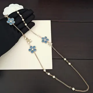 Chanel फ्लोरल पर्ल और क्रिस्टल चेन नेकलेस