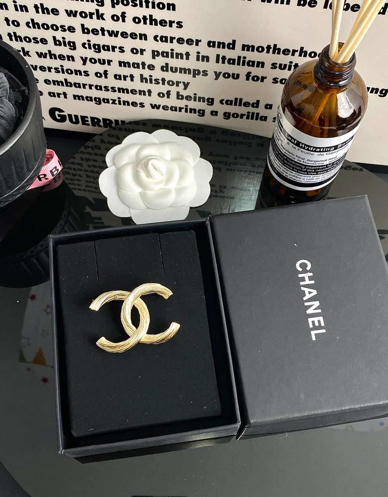 Chanel Gold Black Ribbed Texture Interlocking CC Motif Brooch 4