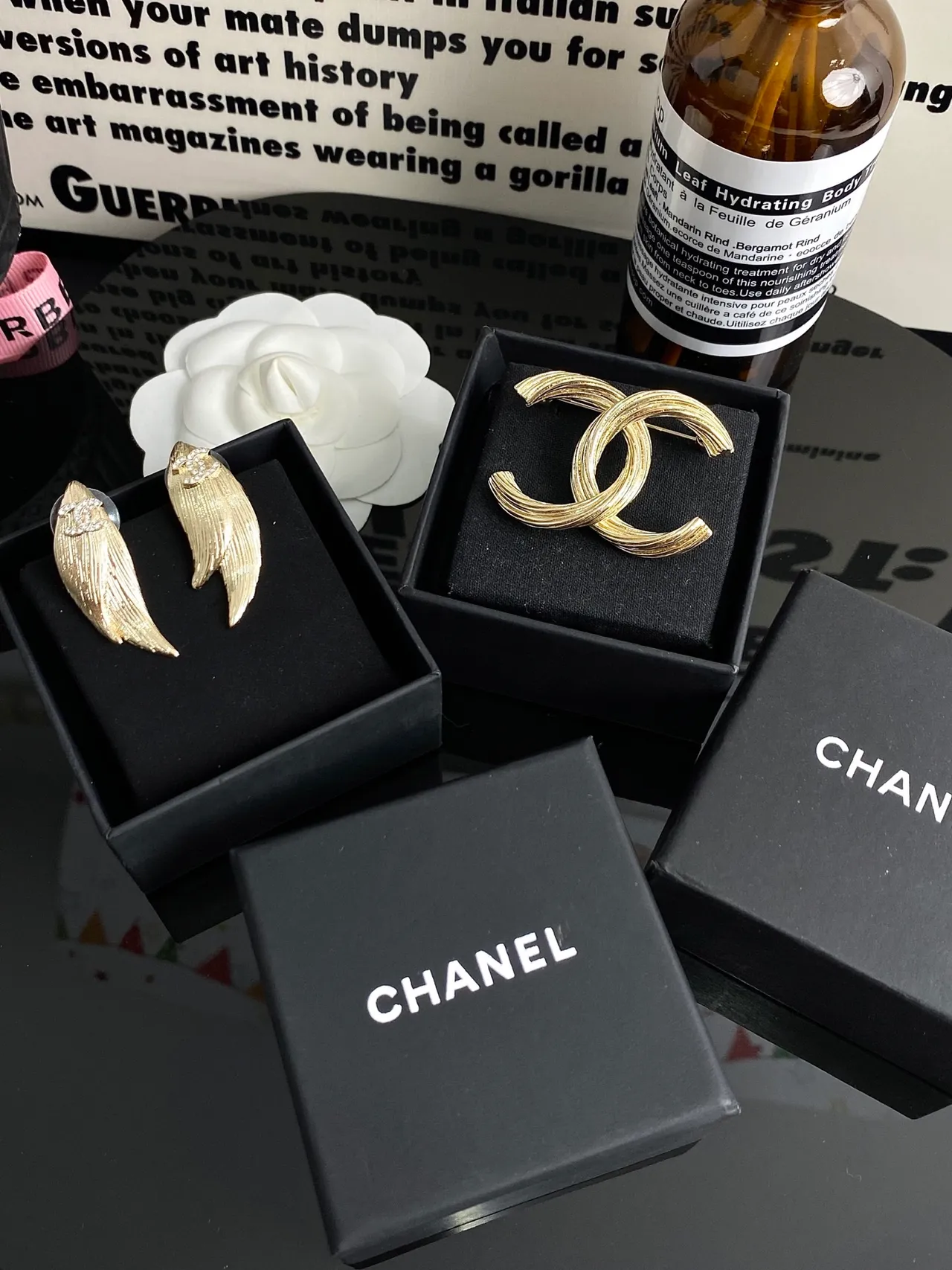 Chanel Gold Black Ribbed Texture Interlocking CC Motif Brooch 5