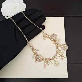 قلادة Chanel سلسلة ذهبية وردية Camellia Floral Charms