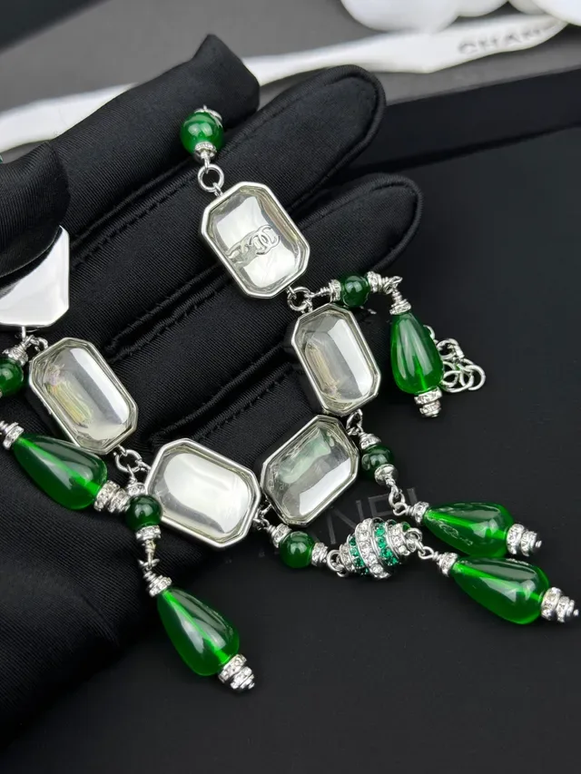 Chanel قلادة بيب ستايل مستطيلة حجر شفاف أخضر فضي 5