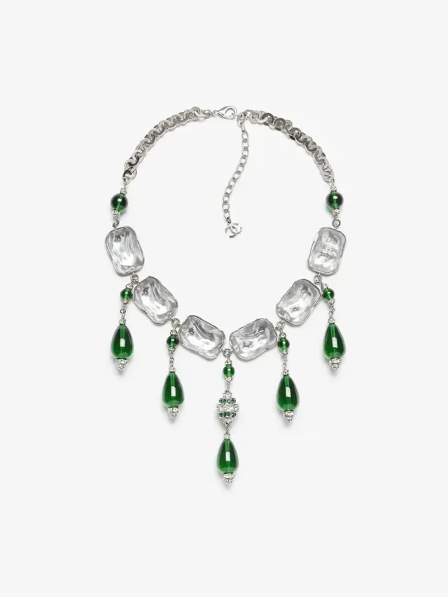 Chanel قلادة بيب ستايل مستطيلة حجر شفاف أخضر فضي 9