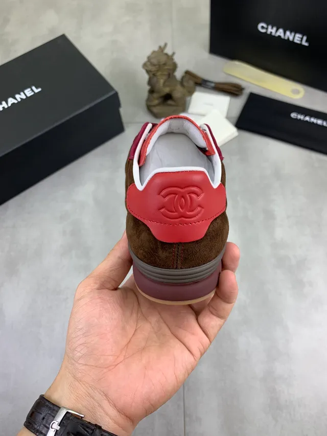 Chanel أحذية رياضية للأسلوب الحياتي بني بورجوندي سويد مبطن Interlocking CC Logo 4