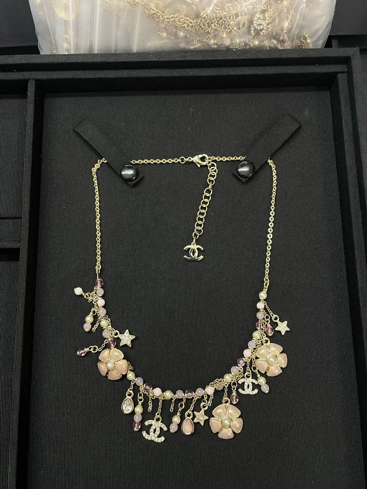 Chanel Multi-Charm Colar de pérolas florais 5