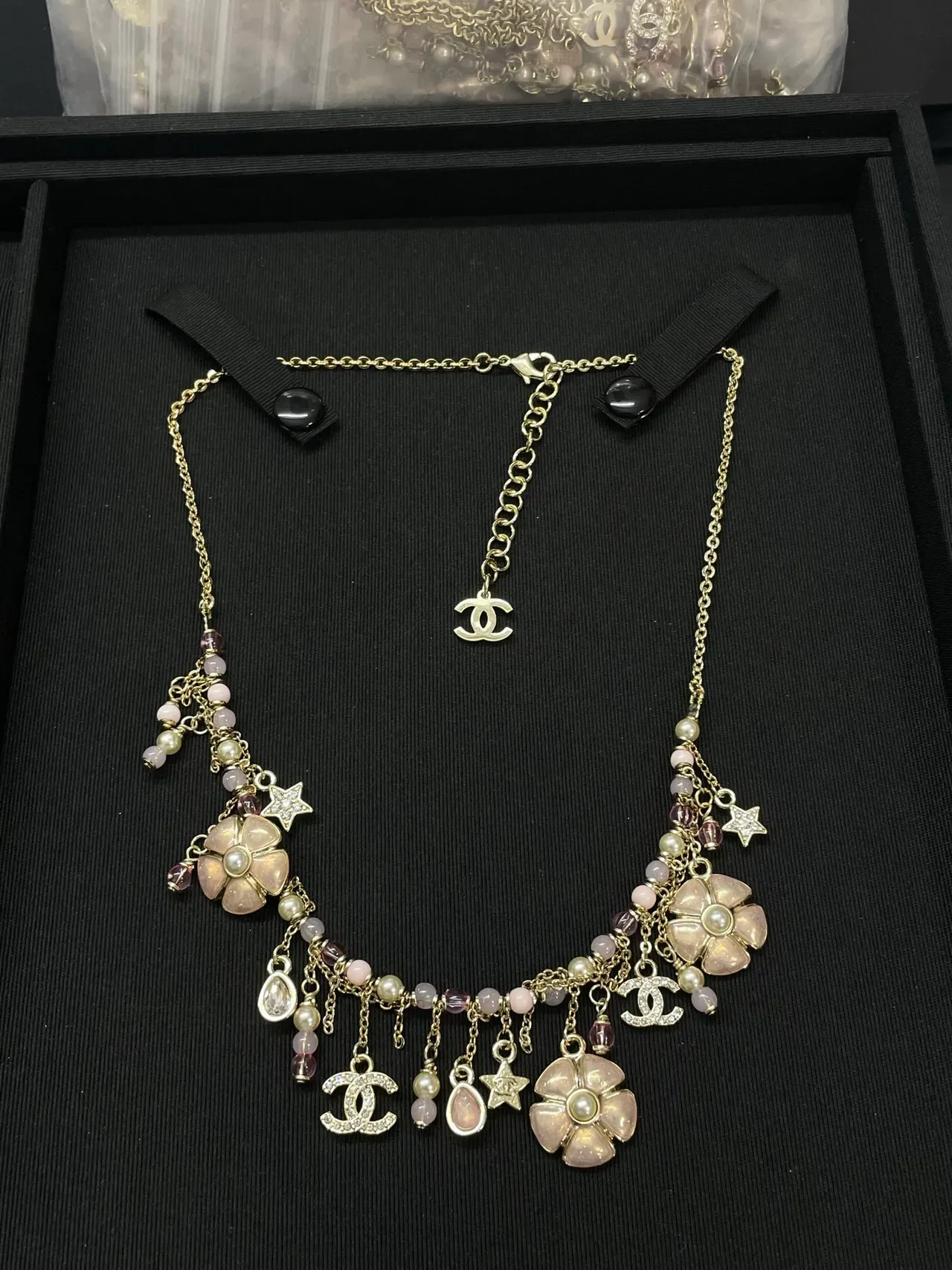 Chanel Multi-Charm Colar de pérolas florais 6