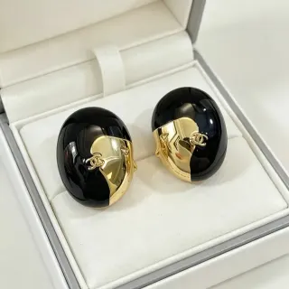 Chanel Pendientes Ovales Bicolores Esmaltados y Dorados CC Logo