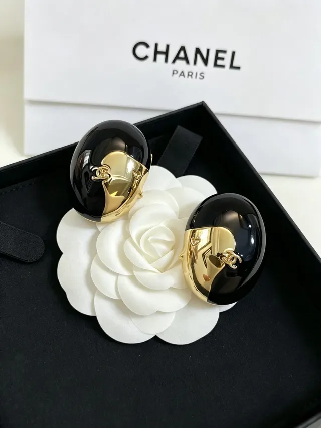 Chanel Oval Two-Tone Enamel and Gold-Tone CC Logo Earrings 6