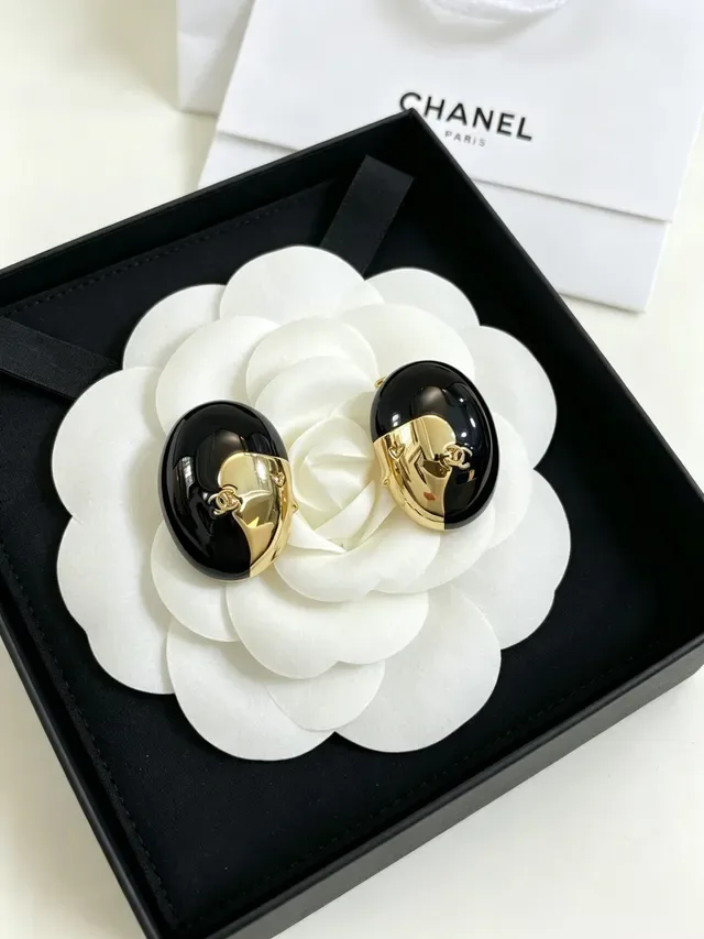 Chanel Oval Two-Tone Enamel and Gold-Tone CC Logo Earrings 8