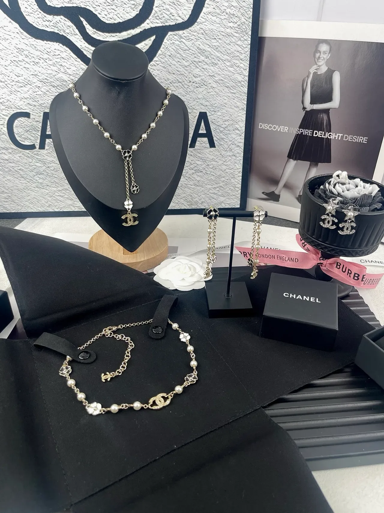 Chanel मोती और CC Logo Camellia लारियेट नेकलेस 6