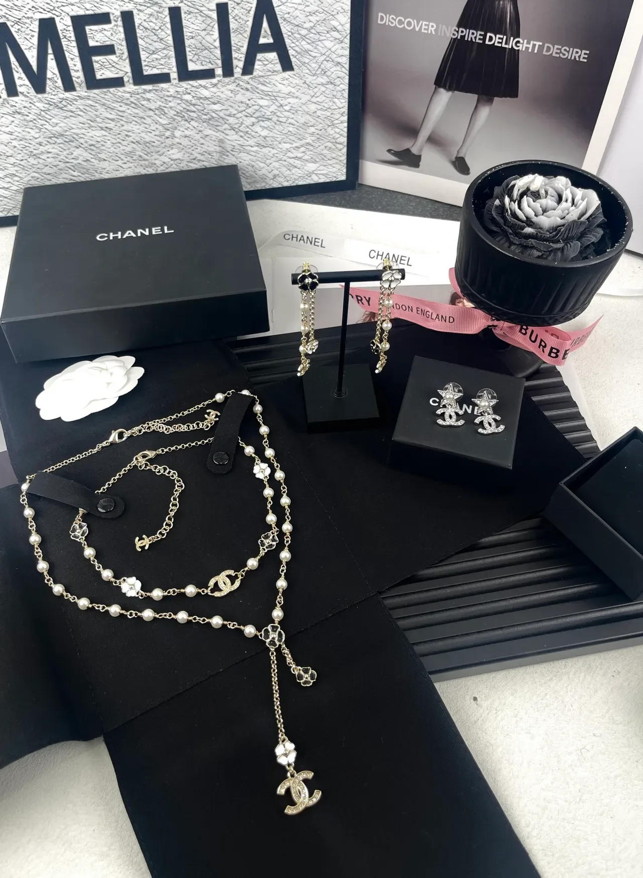 Chanel मोती और CC Logo Camellia लारियेट नेकलेस 7
