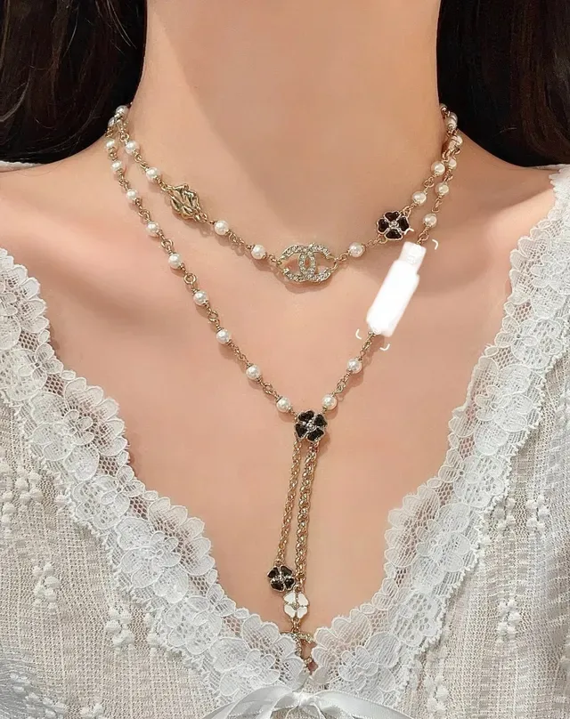 Chanel मोती और CC Logo Camellia लारियेट नेकलेस 9