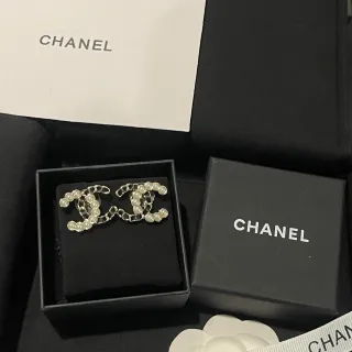 Chanel Pendientes con Perlas Interlocking CC