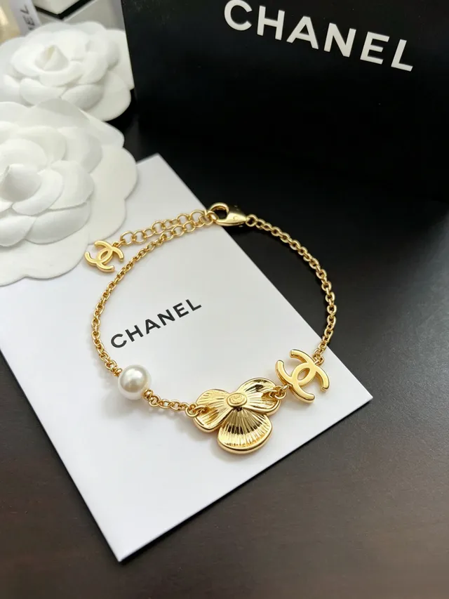 Chanel Camélia Émaillée Rouge Charme CC Gold-Tone Perle Bracelet 4