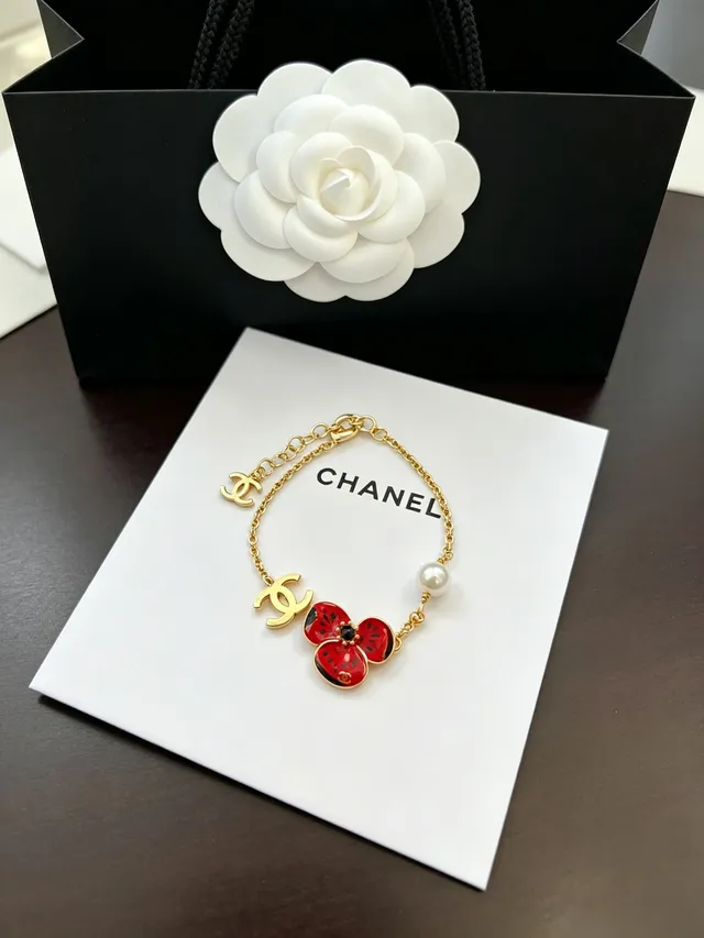 Chanel Camélia Émaillée Rouge Charme CC Gold-Tone Perle Bracelet 9