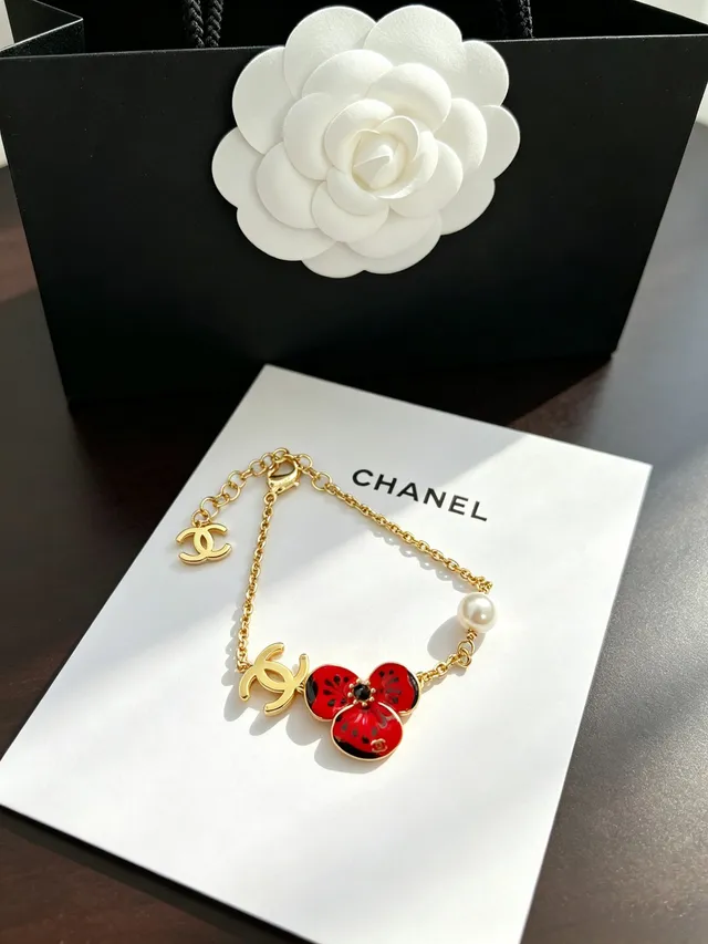 Chanel Camélia Émaillée Rouge Charme CC Gold-Tone Perle Bracelet 11