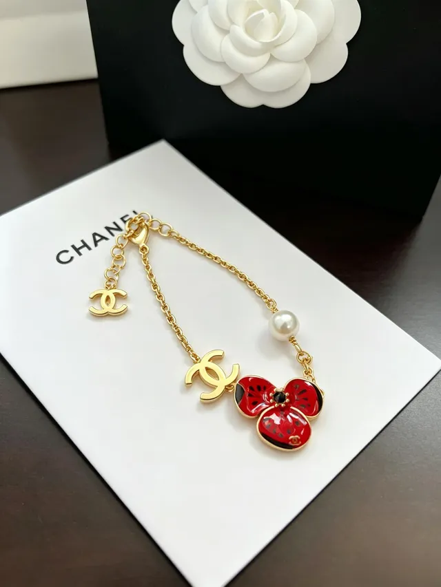 Chanel Camélia Émaillée Rouge Charme CC Gold-Tone Perle Bracelet 12