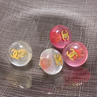 Chanel Resin CC Logo تعويذات كروية مجوهرات