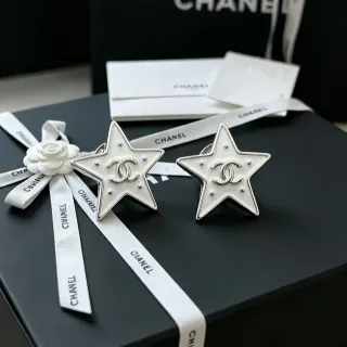 Chanel नجم أبيض فضي مينا أقراط