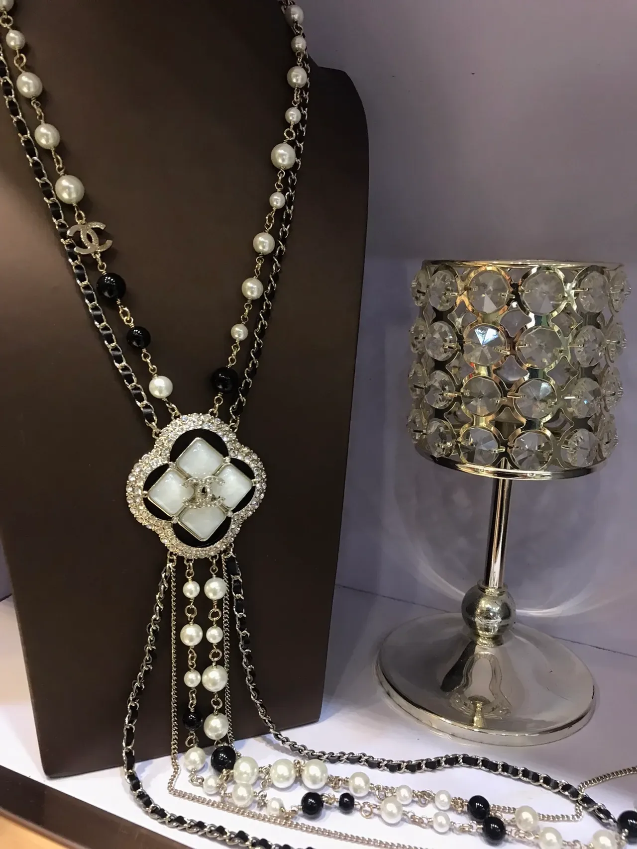 Collar Chanel Blanco Negro Quatrefoil Cadena Múltiple En Capas 9