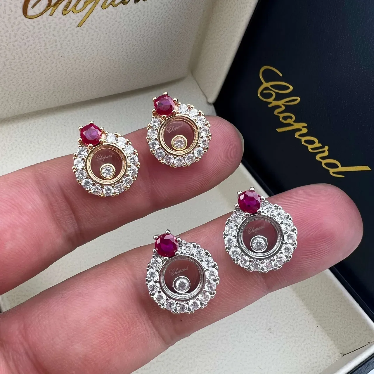 Chopard Happy Diamonds रूबी और डायमंड पावे स्टड ईयररिंग्स 2