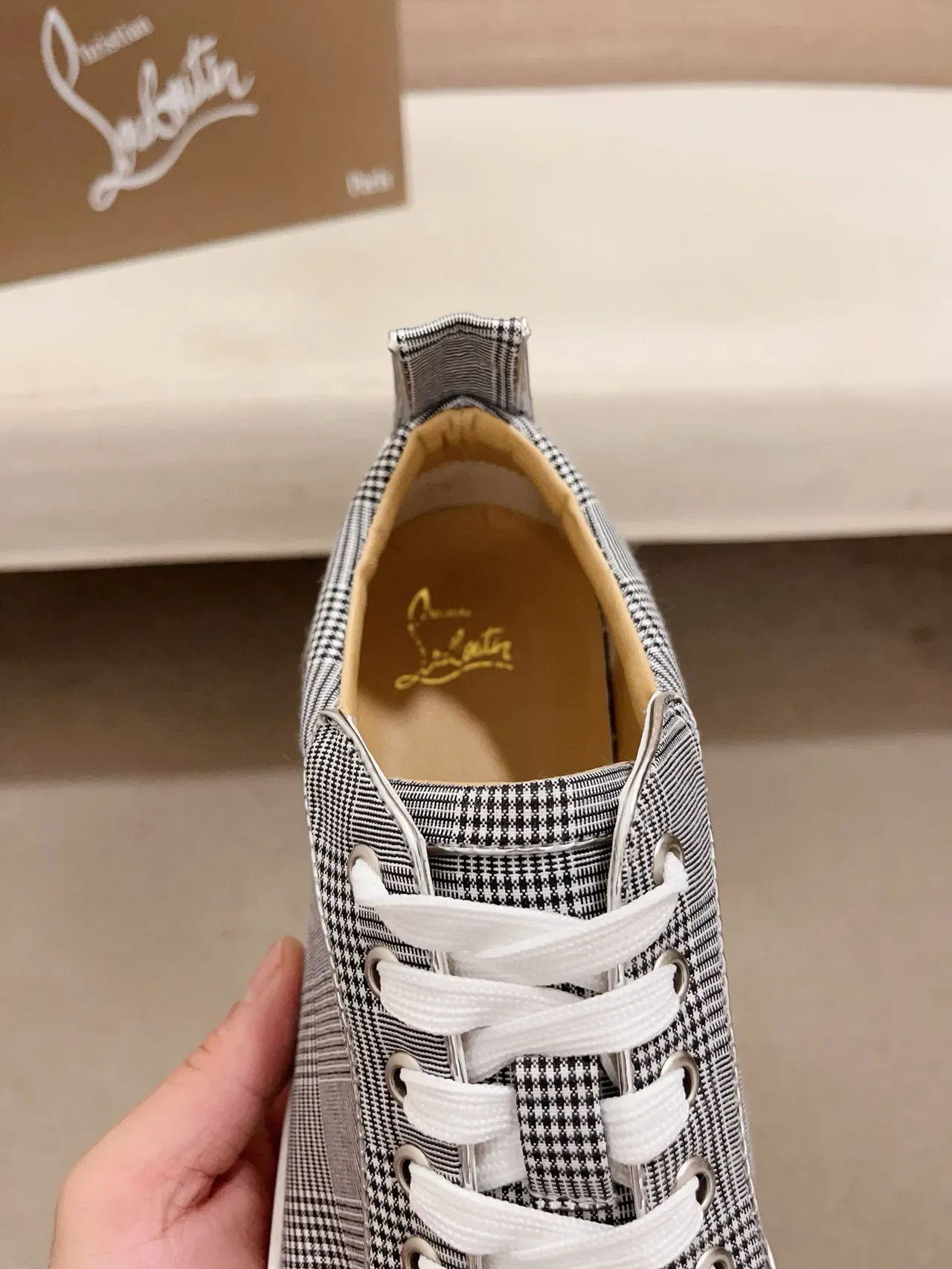 Christian Louboutin Louis Junior Spikes Gris Blanc Carreaux Tige Textile Clous Coniques Argentés À l'orteil Sneakers Lifestyle 6